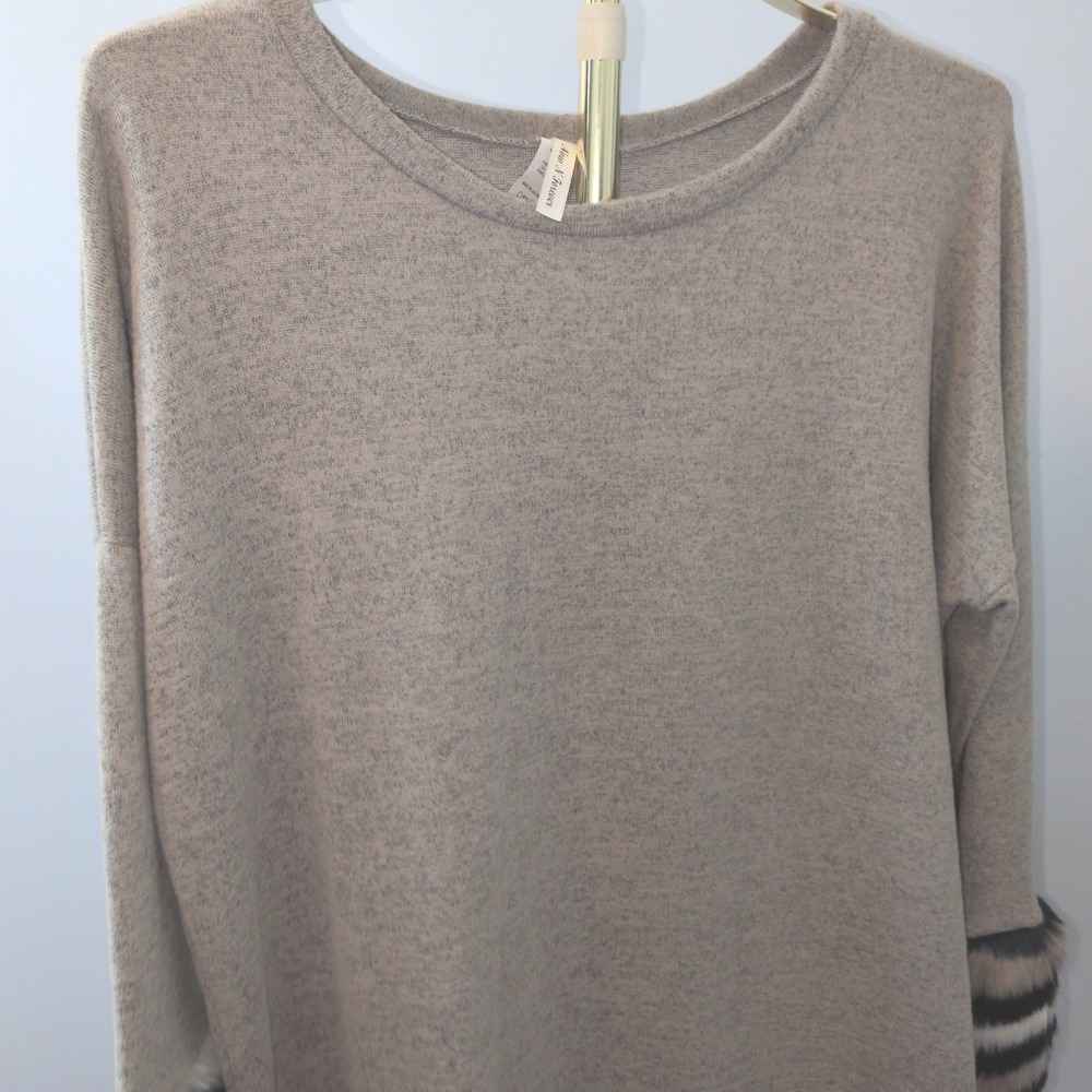 Plus Size NowNForever Tunic Top Women 1X Gray Faux Fur Striped Cuff Long Sleeve - Picture 3 of 8
